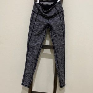 Victoria’s Secret Sport leggings. Size S.